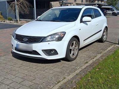 Gebraucht Kia Ceed Edition 7 116 PS (85 kW) 2012 Weiß Kleinwagen