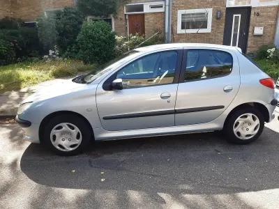 Gebraucht Peugeot 206 60 PS (44 kW) 2001 Silber Kleinwagen