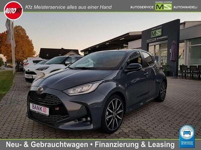 Neu Toyota Yaris 92 PS (67 kW) 2025 Bicolor  storm grey metallic Kleinwagen