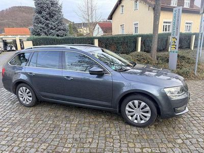 Quarzgrau metallic Gebraucht 2015 Skoda Octavia Style Kombi | 15.000 € (Etwas zu teuer)