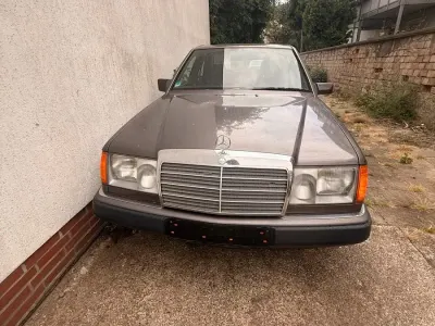 Gebraucht Mercedes E230 97 PS (71 kW) 1990 Braun Limousine