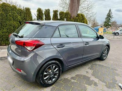 Gebraucht Hyundai i20 84 PS (61 kW) 2017 Grau Limousine
