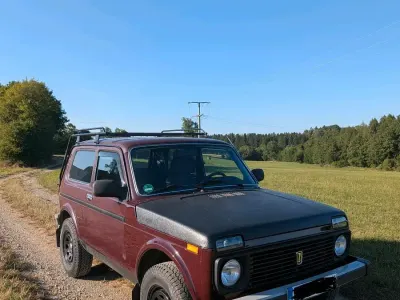 Gebraucht Lada niva 81 PS (59 kW) 2010 Rot SUV