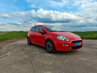 Gebraucht Fiat Punto Young 69 PS (50 kW) 2015 Rot Kleinwagen