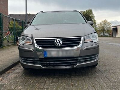 gebraucht VW Touran United – Grau – Benzin - 7 Sitzplätze