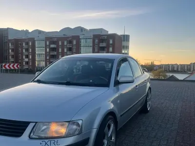 Second-hand VW Passat 101 CP (74 kW) 1999 Argintiu Berlinǎ