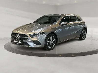 Gebraucht Mercedes A200 Progressive 163 PS (119 kW) 2025 Metalliclack mountaingrau Limousine