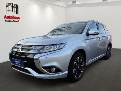 Gebraucht Mitsubishi Outlander P-HEV Plus 203 PS (149 kW) 2018 Cool silver (silber) SUV