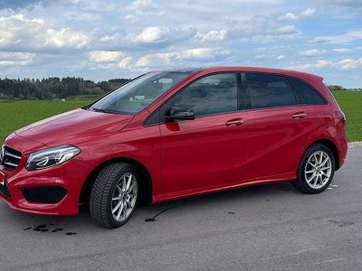 Gebraucht Mercedes B220 AMG line 177 PS (130 kW) 2018 Rot Van / Kleinbus