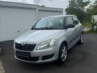Gebraucht Skoda Fabia 60 PS (44 kW) 2011 Silber Limousine