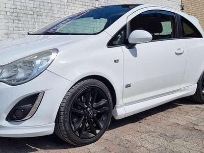 Gebraucht Opel Corsa Color Edition 150 PS (110 kW) 2011 Casablancaweiss/saphirschwarz Kleinwagen