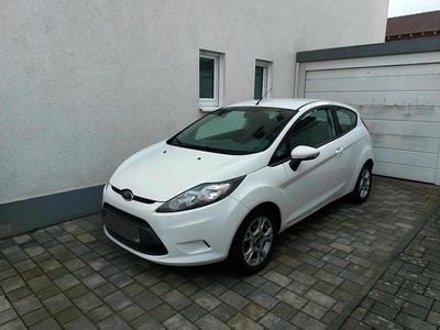 Gebraucht Ford Fiesta 60 PS (44 kW) 2011 Weiß Kleinwagen