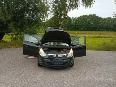 Gebraucht Opel Corsa Color Edition 86 PS (63 kW) 2012 Schwarz Kleinwagen