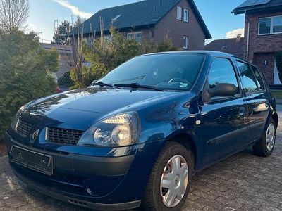 Second-hand Renault Clio II 75 CP (55 kW) 2003 Albastru Hatchback