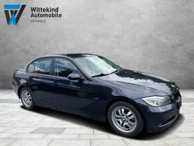 Gebraucht BMW 320 Sport Line 170 PS (125 kW) 2008 Blau Limousine