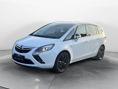 Weiß Gebraucht 2016 Opel Zafira Tourer drive Van / Kleinbus | 9.900 € (Etwas zu teuer)