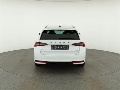 Moonweiß perleffekt Neu 2026 Skoda Octavia SportLine Kombi | 41.475 € (Guter Preis)