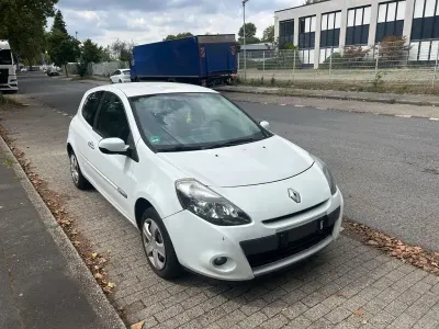Gebraucht Renault Clio II 75 PS (55 kW) 2009 Weiß Limousine