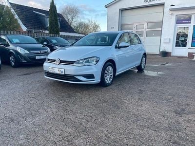 Silber Gebraucht 2018 VW Golf VII Trendline Limousine | 12.490 € (Guter Preis)