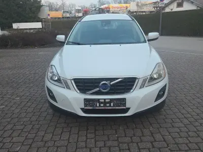Używany Volvo XC60 Kinetic 163 KM (119 kW) 2009 Biały SUV