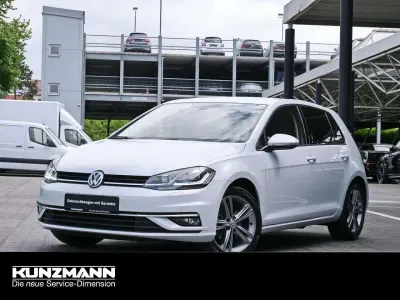 Gebraucht VW Golf VII Highline 150 PS (110 kW) 2019 White silver metallic Limousine