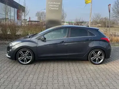Gebraucht Hyundai i30 Sport 186 PS (136 kW) 2015 Jet black / met Kleinwagen