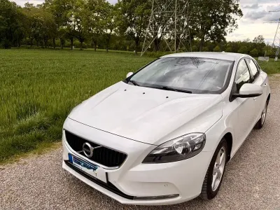 Gebraucht Volvo V40 120 PS (88 kW) 2017 Weiß Limousine