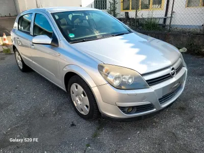 Gebraucht Opel Astra 105 PS (77 kW) 2005 Silber Limousine