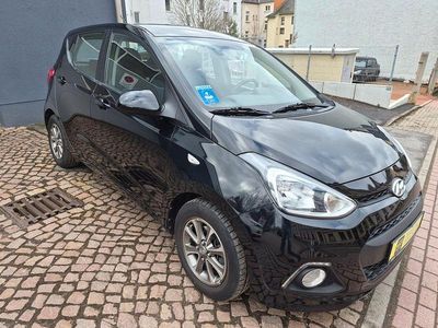 Gebraucht Hyundai i10 Edition 67 PS (49 kW) 2014 Schwarz Kleinwagen