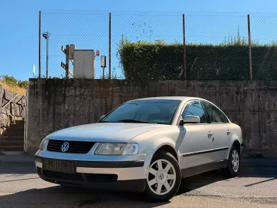 Gebraucht VW Passat 128 PS (94 kW) 1999 Silber Limousine