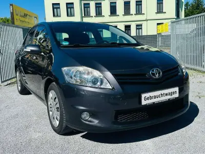 Gebraucht Toyota Auris Life 132 PS (97 kW) 2010 Grey metallic Kleinwagen