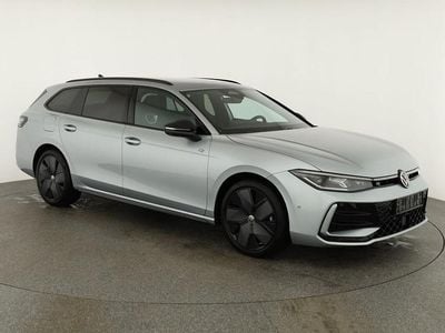 Neu VW Passat R-line 193 PS (141 kW) 2025 Oyster silver metallic Kombi