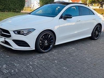 Weiß Gebraucht 2022 Mercedes CLA250 AMG line Limousine | 35.100 € (Guter Preis)
