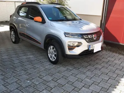 Używany Dacia Spring Comfort Plus 19 kW (26 KM) 2022 Srebrny Hatchback
