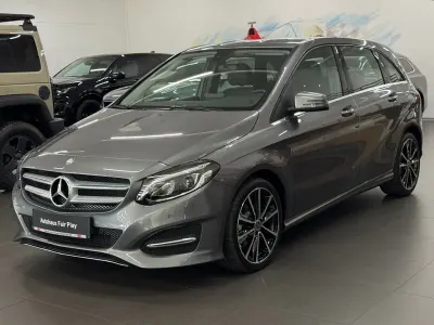 Gebraucht Mercedes B200 Urban 156 PS (114 kW) 2017 Grau Kleinwagen