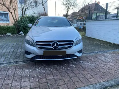 Gebraucht Mercedes A180 122 PS (89 kW) 2013 Silber Limousine