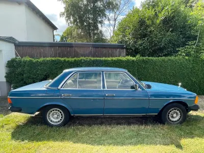 Gebraucht Mercedes 200 80 PS (58 kW) 1981 Blau Limousine