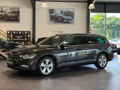 Gebraucht VW Passat Elegance 200 PS (147 kW) 2021 Grau Kombi