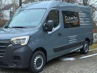 Grau Gebraucht 2023 Renault Master Limousine | 33.000 €