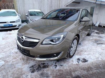 Grün Gebraucht 2015 Opel Insignia Limousine | 11.990 € (Fairer Preis)