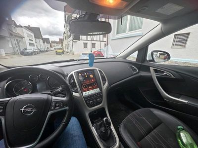 Gebraucht Opel Astra 140 PS (102 kW) 2013 Weiß Limousine