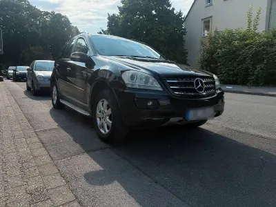 Gebraucht Mercedes ML320 224 PS (164 kW) 2006 Schwarz SUV