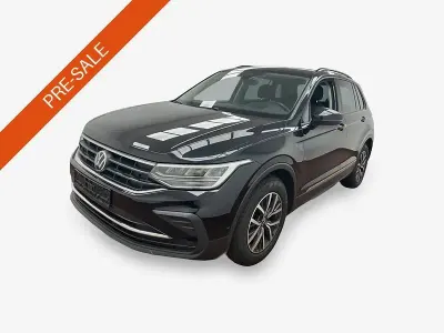 Gebraucht VW Tiguan Life 150 PS (110 kW) 2023 Schwarz SUV