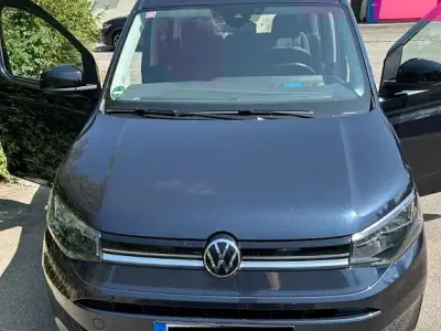 Gebraucht VW Caddy Maxi Dark Label 114 PS (83 kW) 2022 Blau Van / Kleinbus