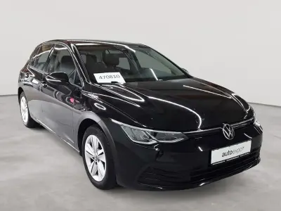 Gebraucht VW Golf VII Life 150 PS (110 kW) 2021 Deep black perleffekt Kleinwagen