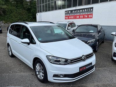 Weiß Gebraucht 2016 VW Touran Comfortline Van / Kleinbus | 11.990 € (Fairer Preis)