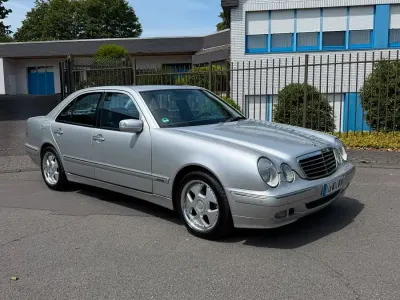 Gebraucht Mercedes E280 Avantgarde 204 PS (150 kW) 2000 Silber Limousine