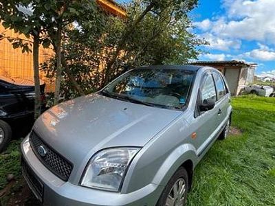 Silber Gebraucht 2005 Ford Fusion Limousine | 550 €