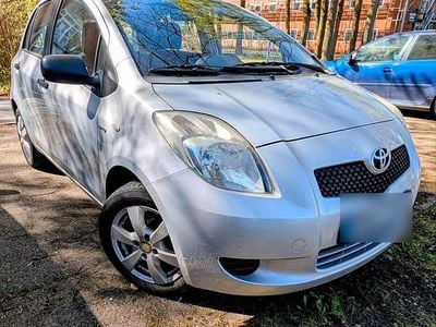 Second-hand Toyota Yaris Terra 90 CP (66 kW) 2009 Argintiu Hatchback