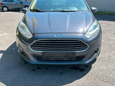 Gebraucht Ford Fiesta 101 PS (74 kW) 2013 Grau Kleinwagen